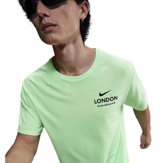 Nike City Marathon Miler Running Tee Herre