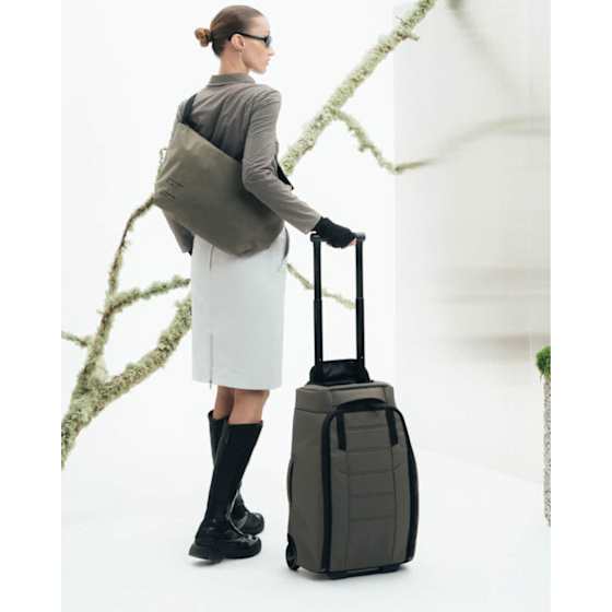 Db Hugger Roller Bag Carry-on 40L